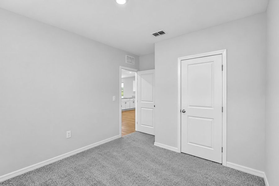 Spacious, unfurnished interior of a new home in Palm Wind, Hudson (Image 11).