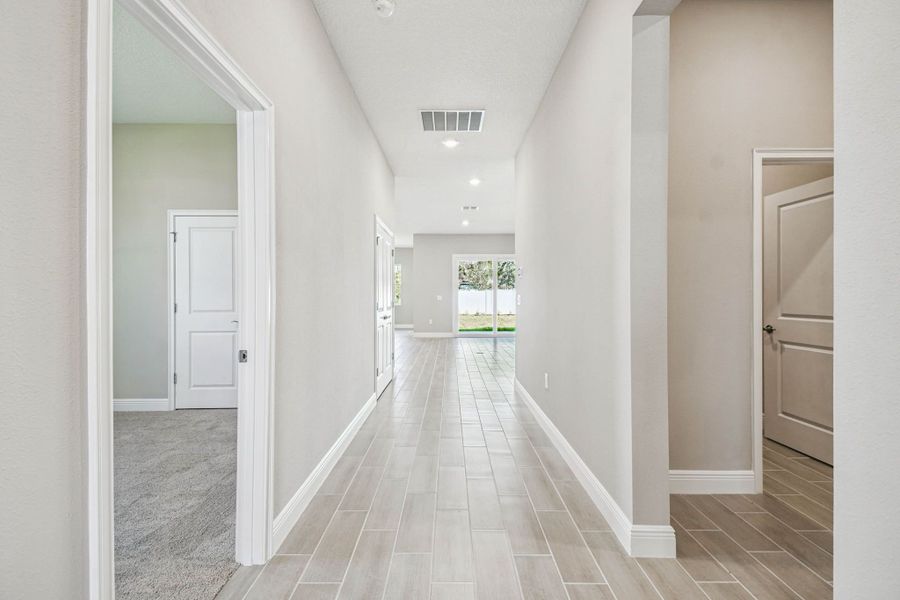 Spacious, unfurnished interior of a new home in Pinecone Reserve, Brooksville (Image 40).