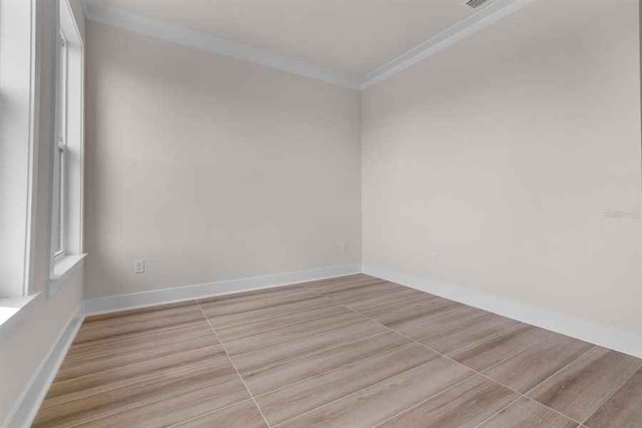 Spacious, unfurnished interior of a new home in , Apollo Beach (Image 11).