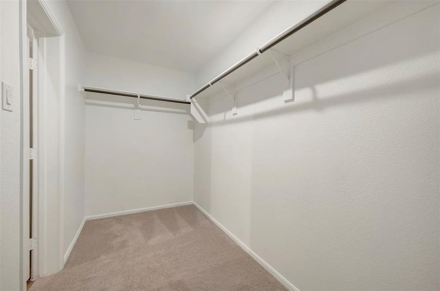 Spacious, unfurnished interior of a new home in ValleyBrooke, Mesquite (Image 29).