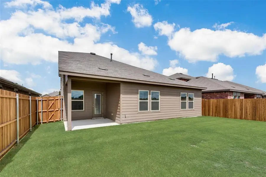 Exterior details and patio area of a home in Riverfield, Josephine (Image 4).