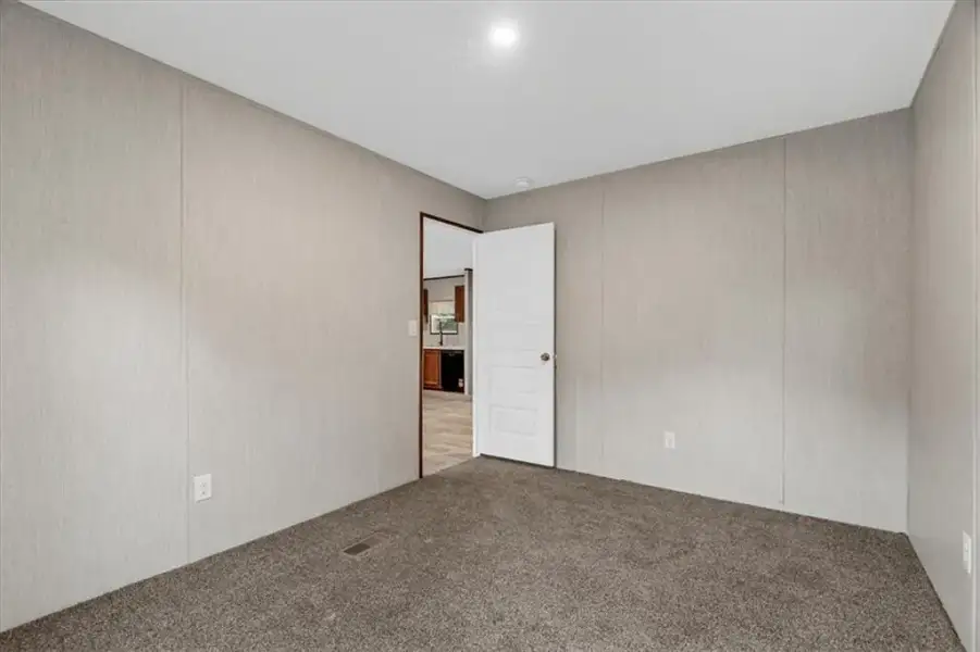 Spacious, unfurnished interior of a new home in , Fairmount (Image 13).