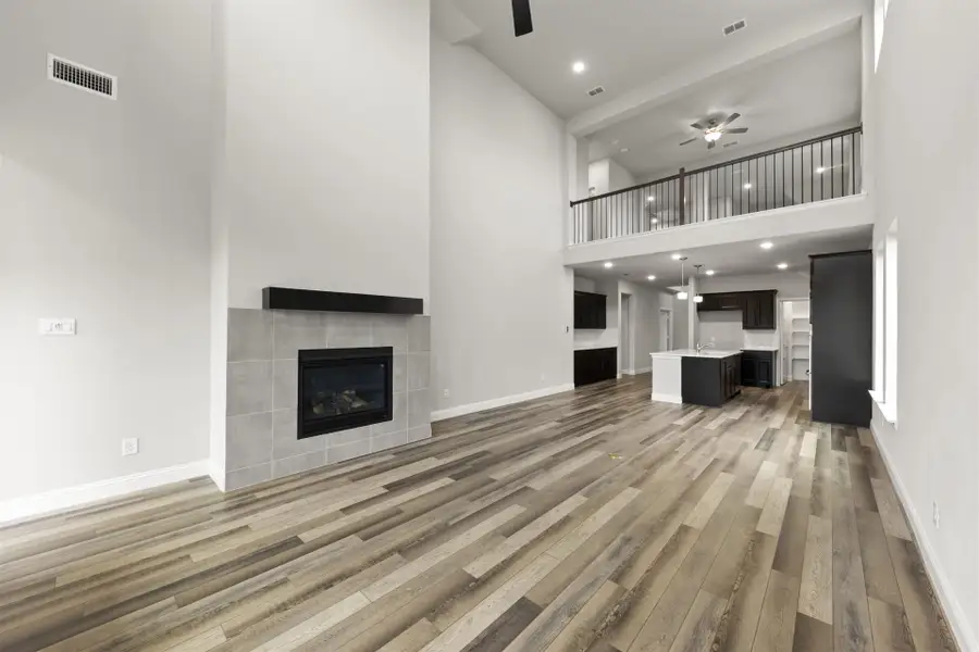 Representative unfurnished interior of a home built from the Fairmont by Pacesetter Homes in Sutton Fields, Celina (Image 13).