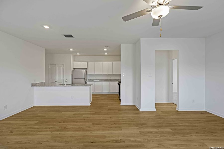 Spacious, unfurnished interior of a new home in , San Antonio (Image 14).