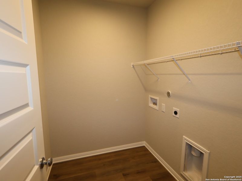 Spacious, unfurnished interior of a new home in Cinco Lakes, San Antonio (Image 23). Spacious, unfurnished interior of a new home in Cinco Lakes, San Antonio (Image 23).