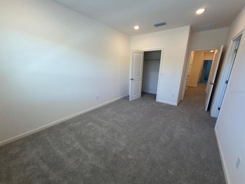 Spacious, unfurnished interior of a new home in , Orlando (Image 14).