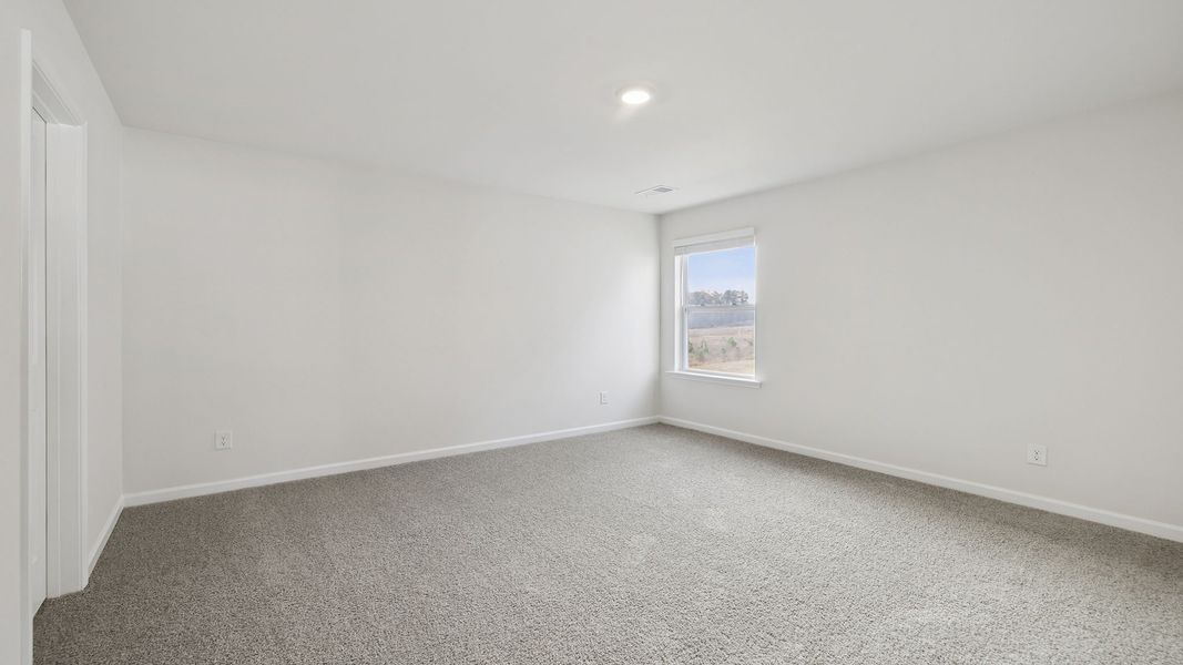 Spacious, unfurnished interior of a new home in Woodglen, Piedmont (Image 24).