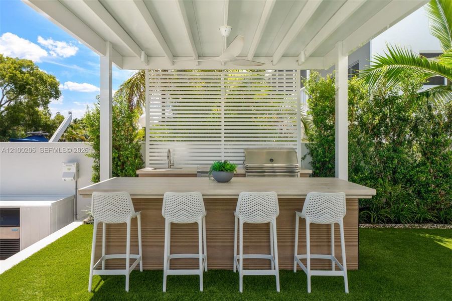 Exterior details and patio area of a home in , Tavernier (Image 42).