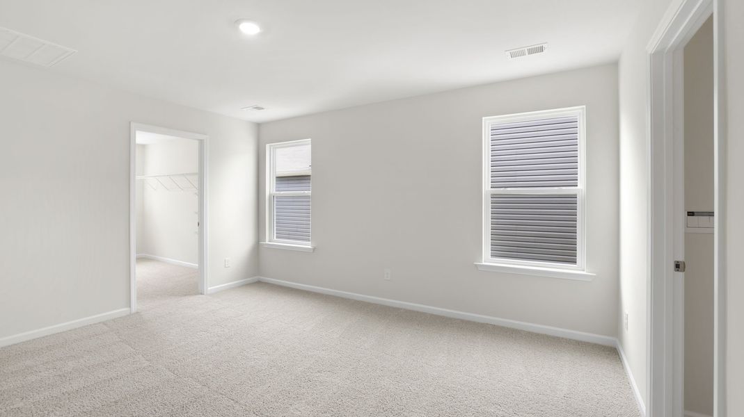 Spacious, unfurnished interior of a new home in Trailside Run, Spartanburg (Image 28).
