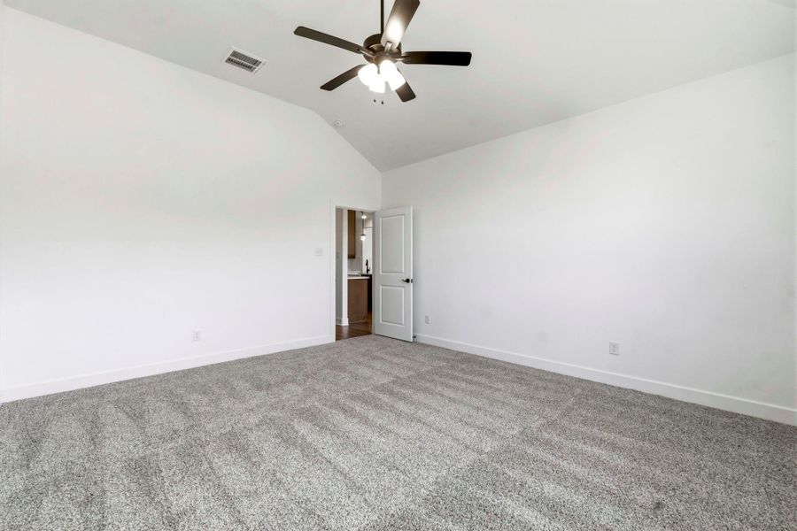 Spacious, unfurnished interior of a new home in , Centerville (Image 21).