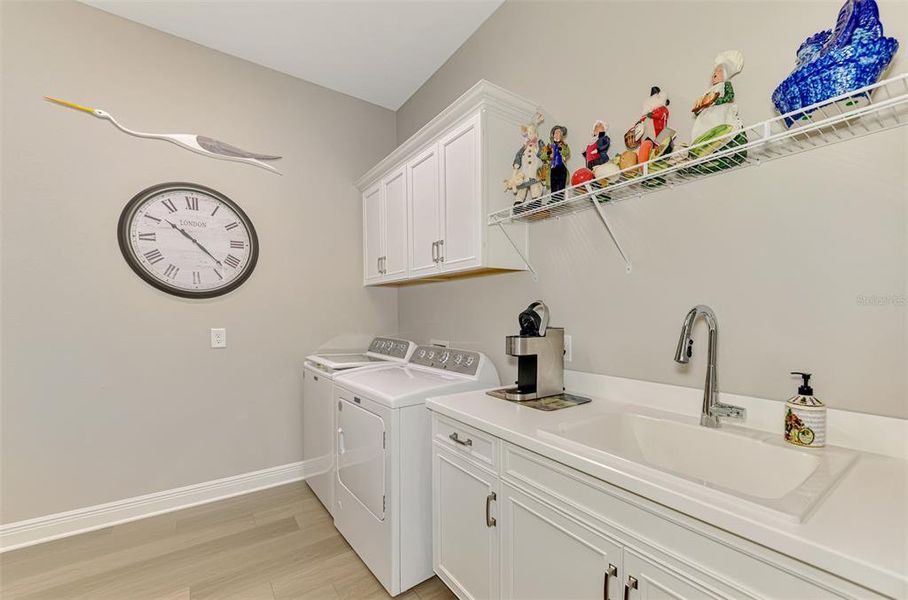 Furnished interior view inside a new home in , Venice (Image 39).