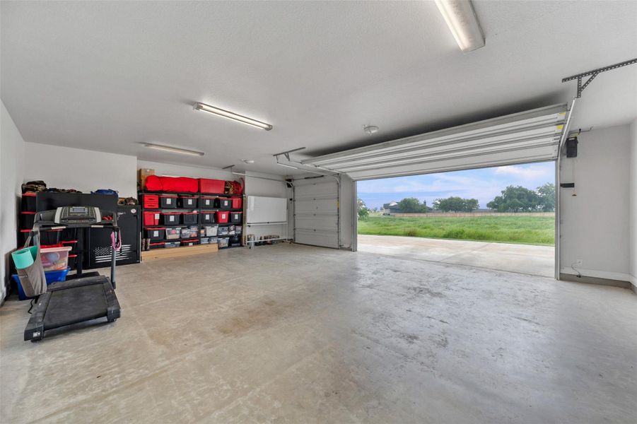 Spacious, unfurnished interior of a new home in , Salado (Image 23).