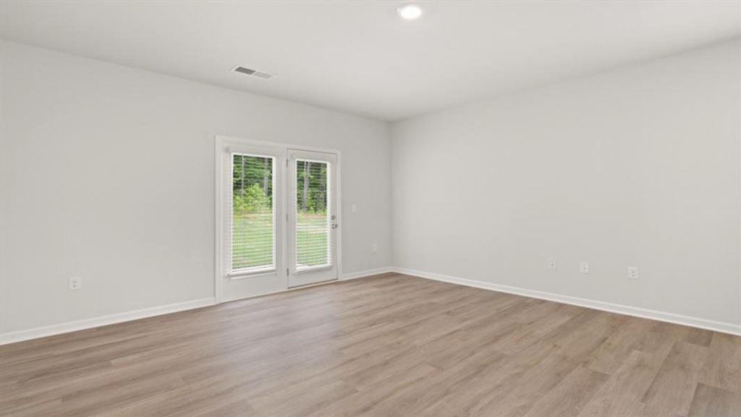 Spacious, unfurnished interior of a new home in Oakleigh Glen, Dallas (Image 24).