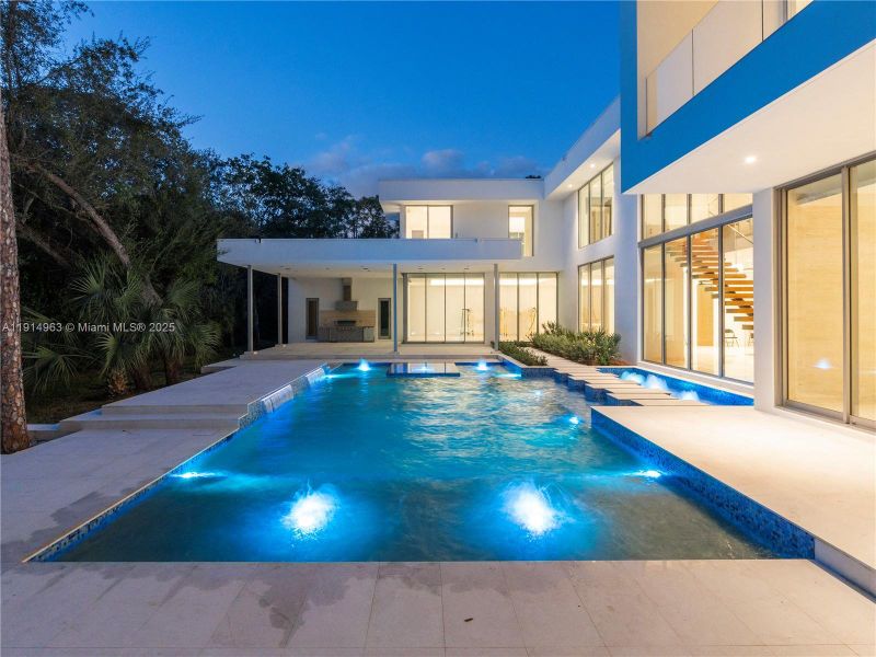 Exterior details and patio area of a home in , Pinecrest (Image 25).