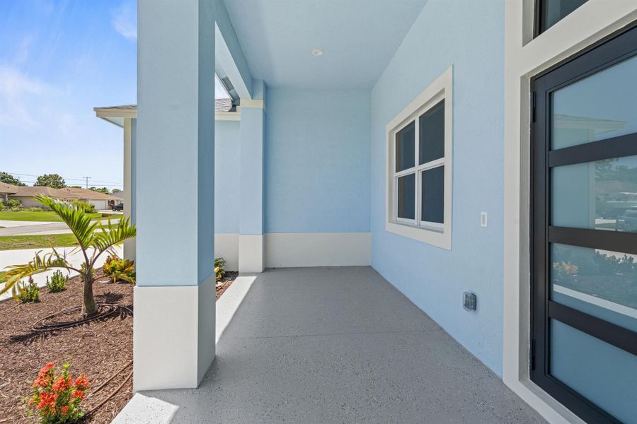 Exterior details and patio area of a home in , Port St. Lucie (Image 4).
