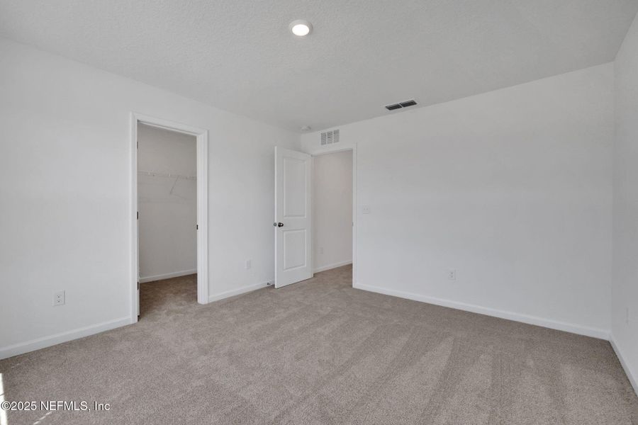 Spacious, unfurnished interior of a new home in Bellbrooke, Jacksonville (Image 17).