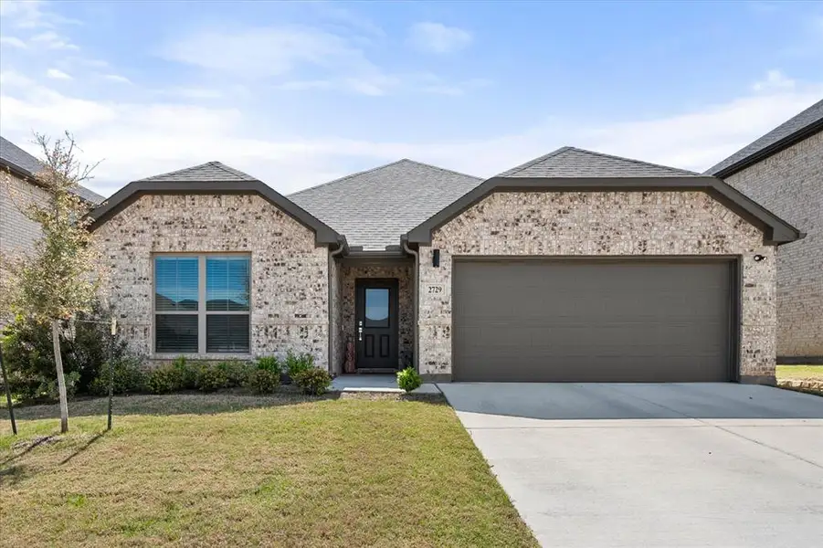 Front exterior of a new home in Cibolo Hills, Fort Worth, TX, highlighting curb appeal (Image 21).