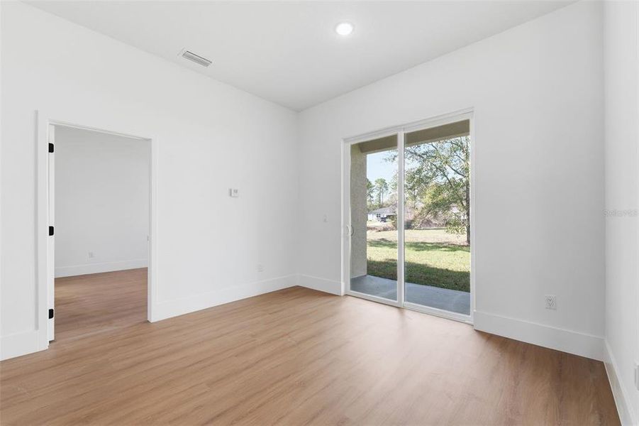Spacious, unfurnished interior of a new home in , Citrus Springs (Image 15).