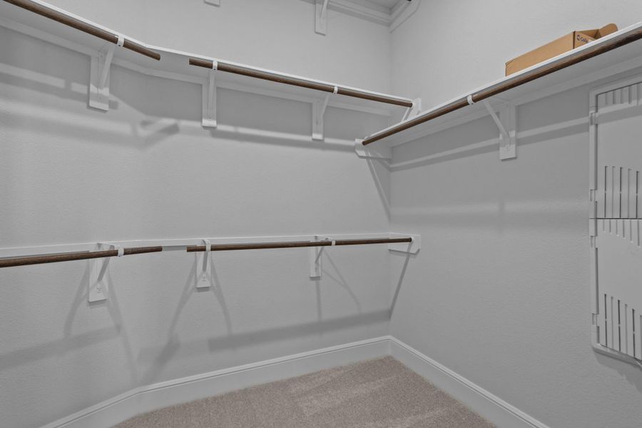 Spacious, unfurnished interior of a new home in Valencia 70', Manvel (Image 33).