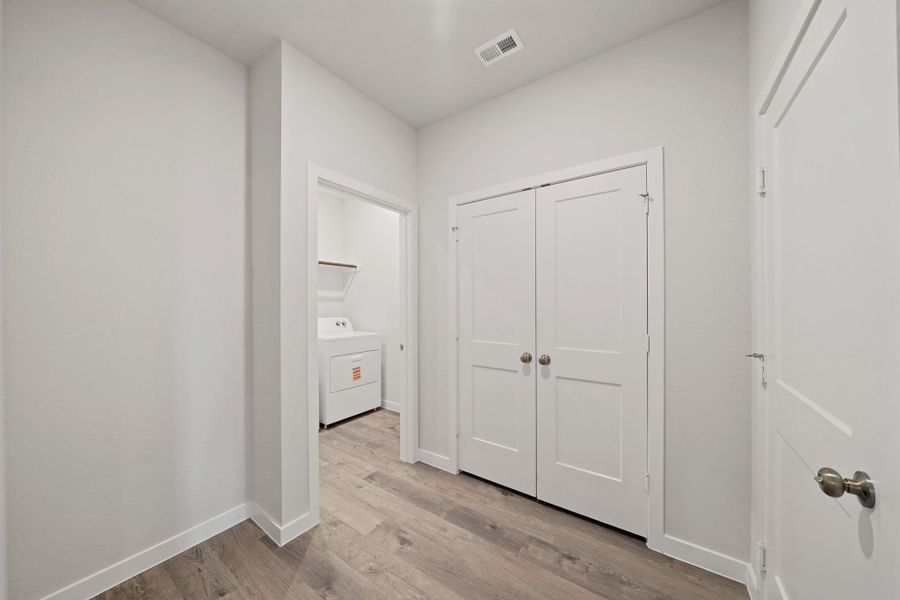 Spacious, unfurnished interior of a new home in Russell Ranch, Bay City (Image 20).