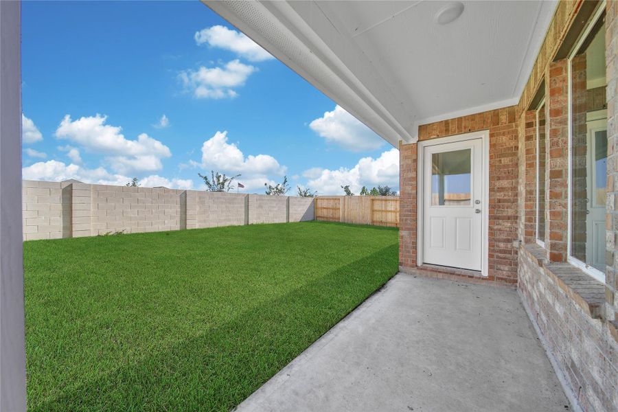 Exterior details and patio area of a home in , Rosharon (Image 24).