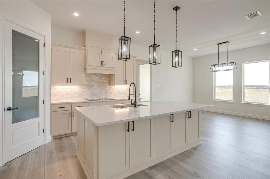 Furnished interior view inside a new home in , Grandview (Image 7).