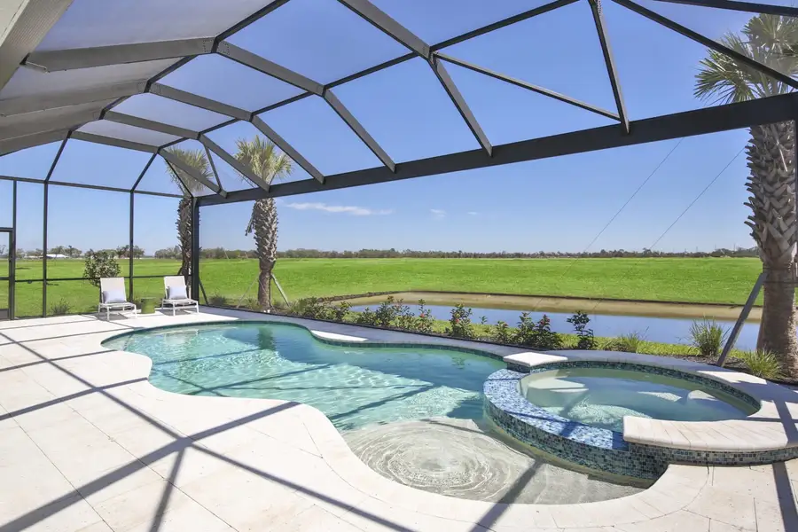 Exterior details and patio area of a home in Palm Grove, Lakewood Ranch (Image 4).