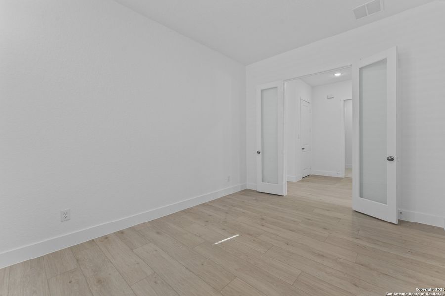 Spacious, unfurnished interior of a new home in , New Braunfels (Image 22).