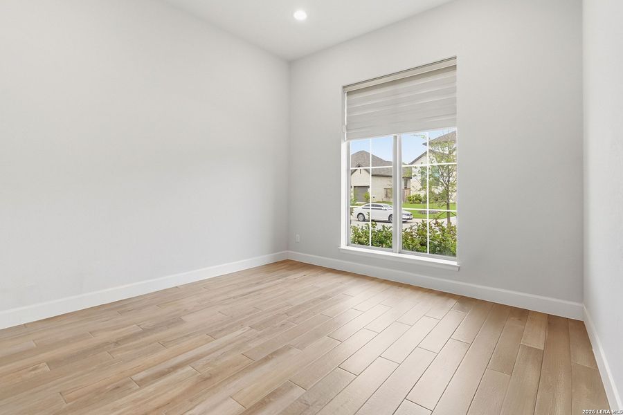 Spacious, unfurnished interior of a new home in Kinder Ranch, San Antonio (Image 24).