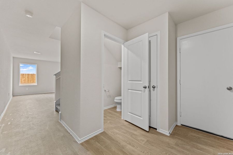 Spacious, unfurnished interior of a new home in Bollinger, Uhland (Image 13).