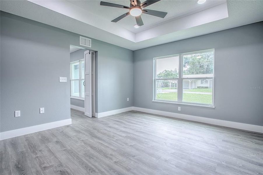 Spacious, unfurnished interior of a new home in , Lake Panasoffkee (Image 9).