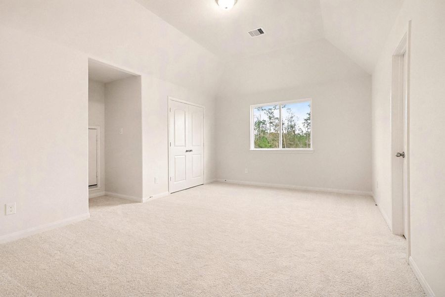 Spacious, unfurnished interior of a new home in Oakwood Ranch, Willis (Image 28).