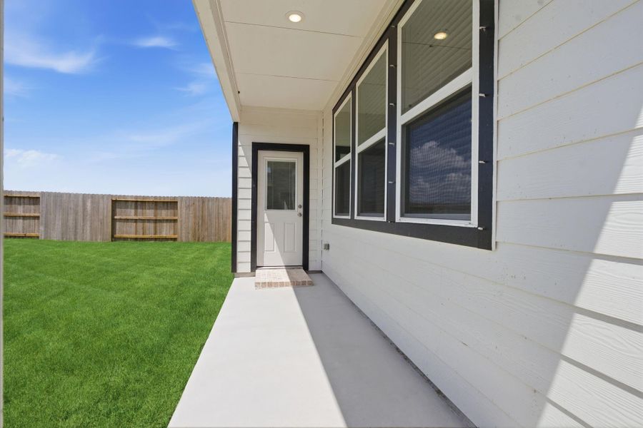 Exterior details and patio area of a home in , Rosharon (Image 29).
