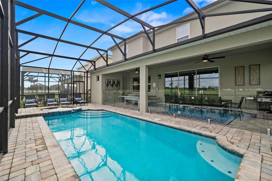 Exterior details and patio area of a home in , Kissimmee (Image 3).