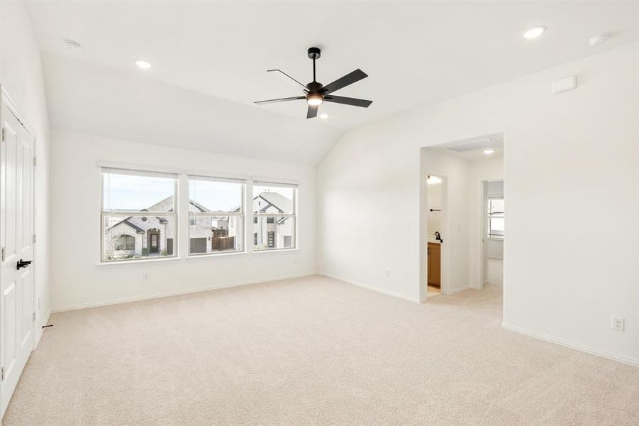 Spacious, unfurnished interior of a new home in Willow Wood, McKinney (Image 21).