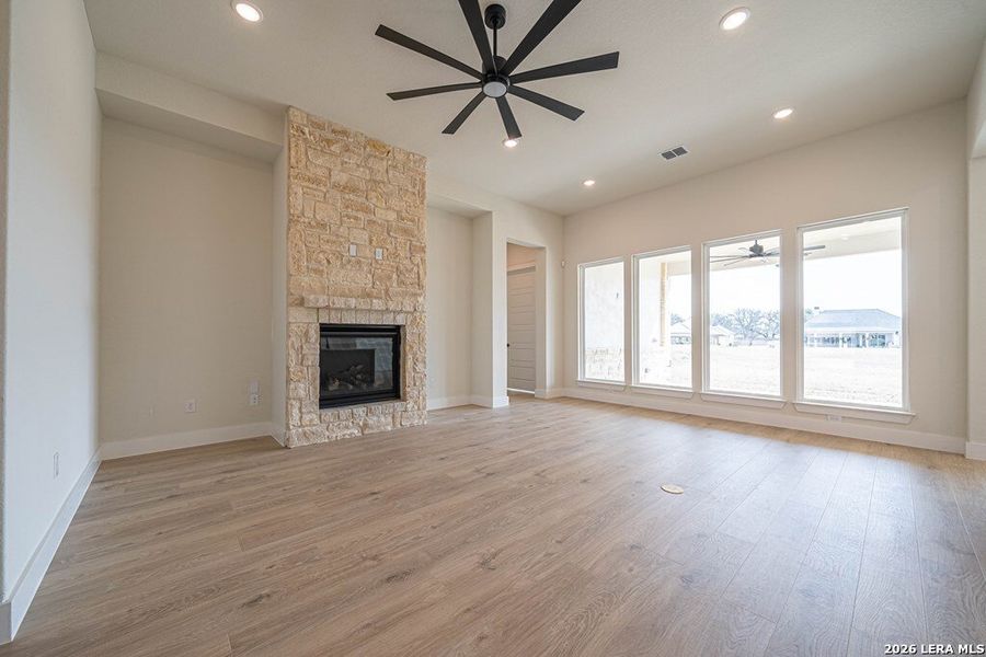 Spacious, unfurnished interior of a new home in , Kerrville (Image 10).