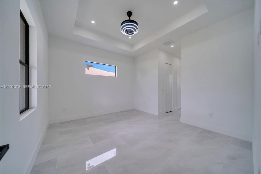 Spacious, unfurnished interior of a new home in , Lehigh Acres (Image 12).