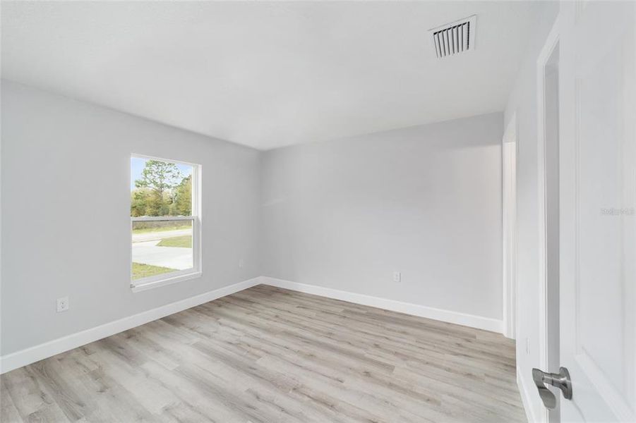 Spacious, unfurnished interior of a new home in , Dunnellon (Image 34).