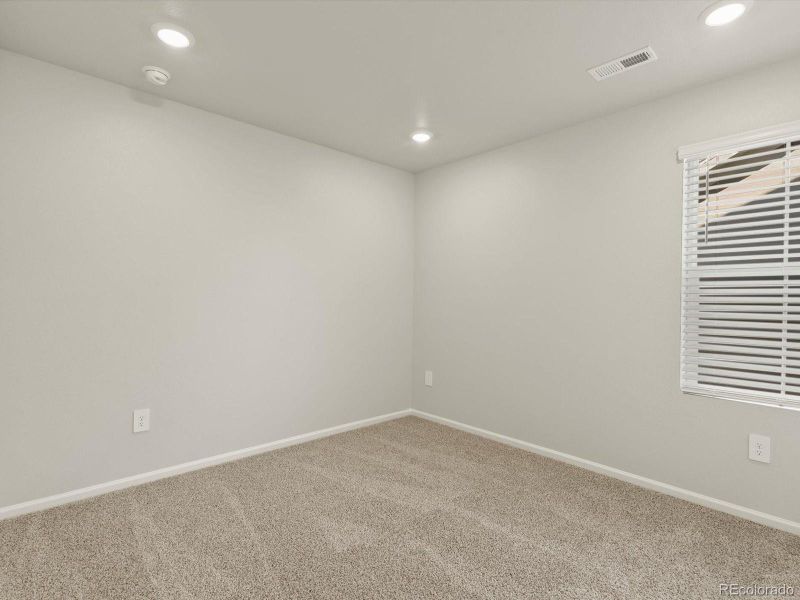 Spacious, unfurnished interior of a new home in Horizon Uptown: The Mountain Collection, Aurora (Image 16). Spacious, unfurnished interior of a new home in Horizon Uptown: The Mountain Collection, Aurora (Image 16).