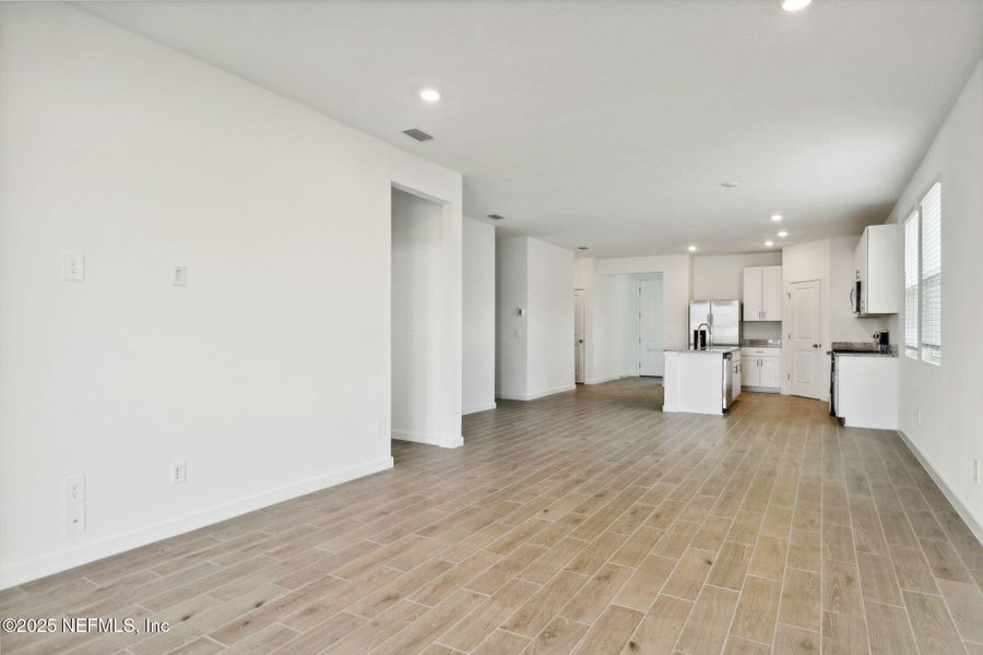 Spacious, unfurnished interior of a new home in Cypress Meadows - Signature Series, Jacksonville (Image 21).