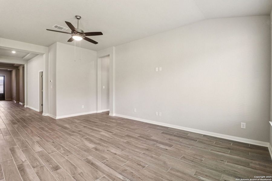 Spacious, unfurnished interior of a new home in Fox Falls, Boerne (Image 33).