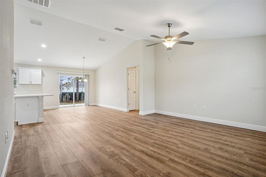 Spacious, unfurnished interior of a new home in , Citrus Springs (Image 17).