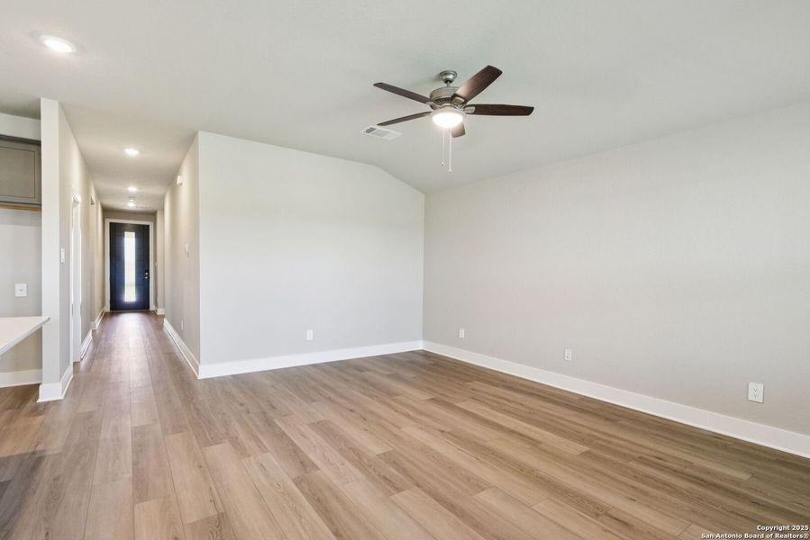 Spacious, unfurnished interior of a new home in Carmel Ranch, Schertz (Image 34). Spacious, unfurnished interior of a new home in Carmel Ranch, Schertz (Image 34).