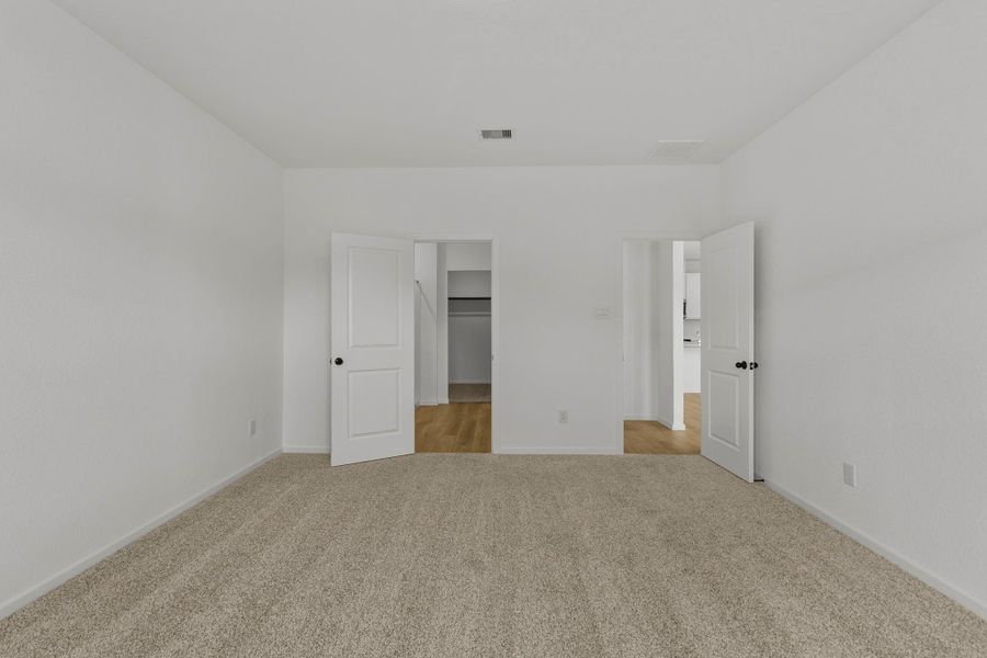 Spacious, unfurnished interior of a new home in Lake Conroe Cove, Willis (Image 25).