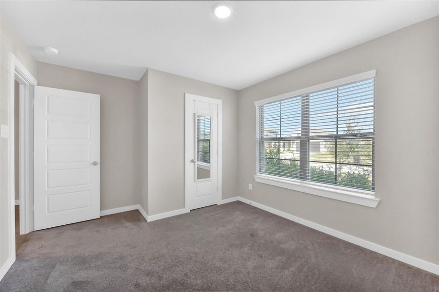 Spacious, unfurnished interior of a new home in Southwinds, Baytown (Image 15).