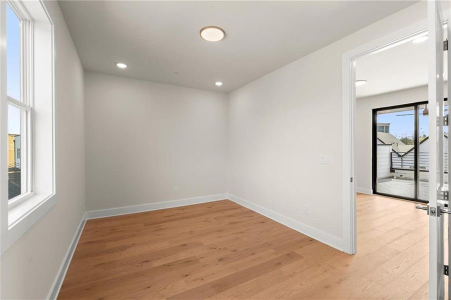 Spacious, unfurnished interior of a new home in , Alpharetta (Image 55).