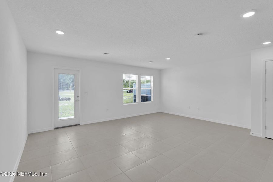 Spacious, unfurnished interior of a new home in , Jacksonville (Image 20).