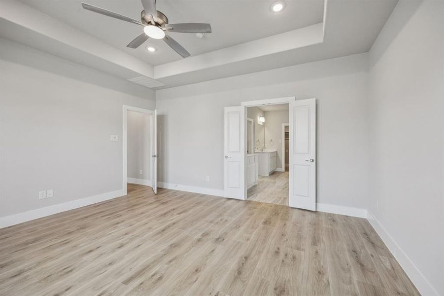 Spacious, unfurnished interior of a new home in Dove Hollow, Waxahachie (Image 22). Spacious, unfurnished interior of a new home in Dove Hollow, Waxahachie (Image 22).
