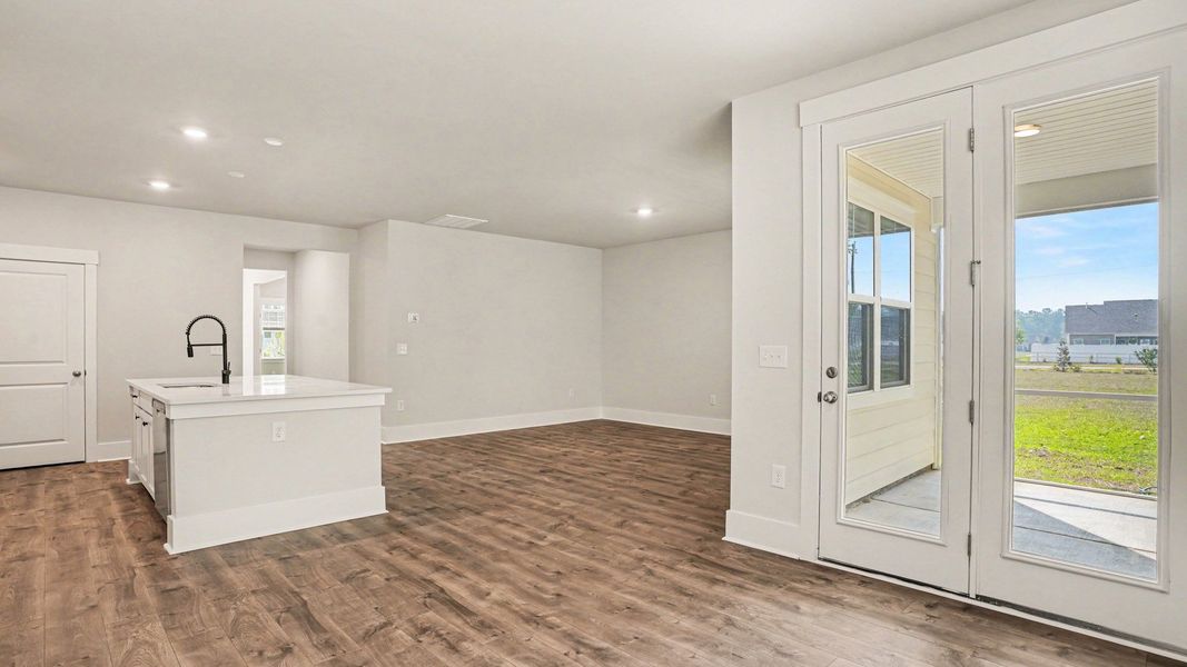 Spacious, unfurnished interior of a new home in Coastal Farms, Conway (Image 9).