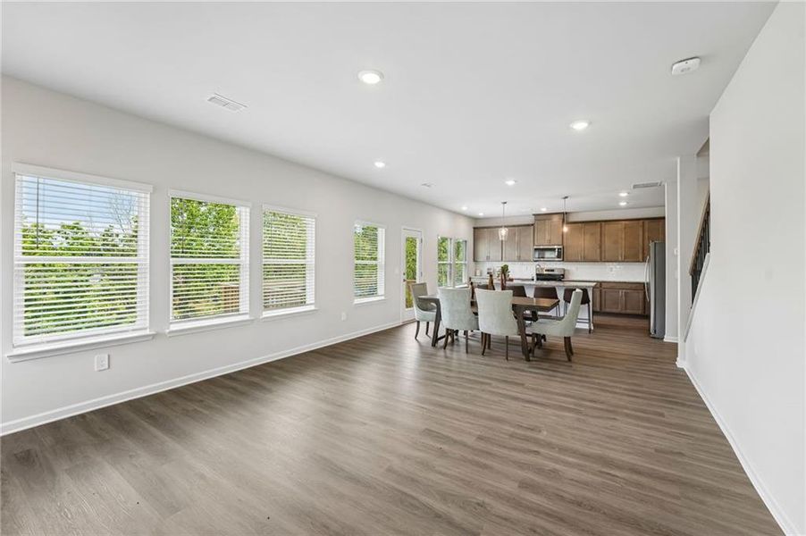 Spacious, unfurnished interior of a new home in Ivey Township, Dallas (Image 25).